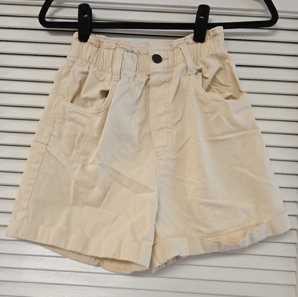 H&M - Creamy Yellow 100% Cotton High-Waisted Casual Shorts With Pockets